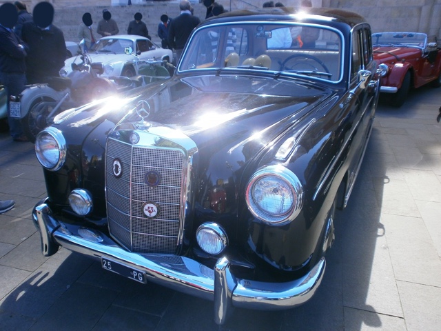 www.targhenere.net/gallery2/wp-content/uploads/2018/12/mercedes_220s_mag14_front_blowup_tn48275.jpg