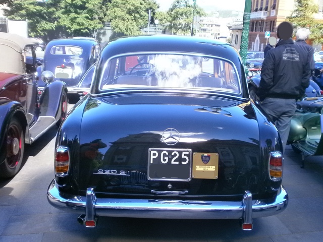 www.targhenere.net/gallery2/wp-content/uploads/2018/12/mercedes_220s_mag14_retro_blowup_tn48275.jpg