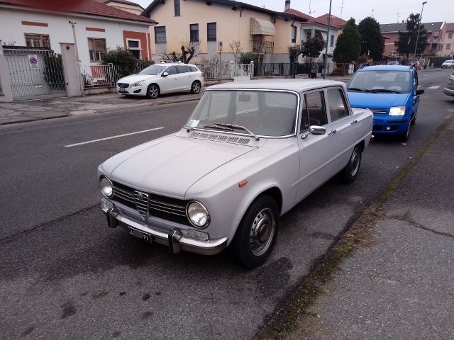 www.targhenere.net/gallery2/wp-content/uploads/2019/01/alfa_romeo_giulia_13_super_1971_1.jpg