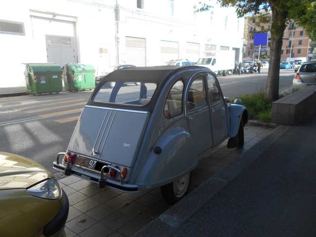 www.targhenere.net/gallery2/wp-content/uploads/2019/03/citroen_2cv_apr19_retro_blowup_tn18702.jpg
