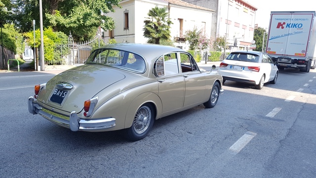 www.targhenere.net/gallery2/wp-content/uploads/2019/08/jaguar_beagin_tn50405.jpg