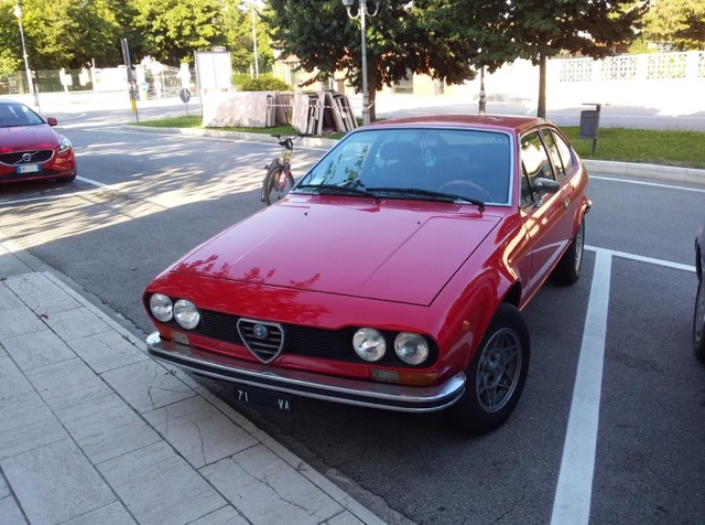 www.targhenere.net/gallery2/wp-content/uploads/2019/09/alfa_romeo_alfetta_gt_16_1979_1982_2.jpg