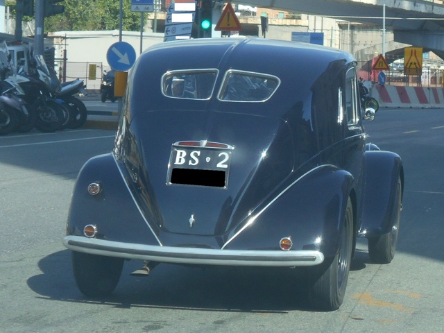 www.targhenere.net/gallery2/wp-content/uploads/2019/10/lancia_aprilia_set19_retro_blowup_tn41224.jpg