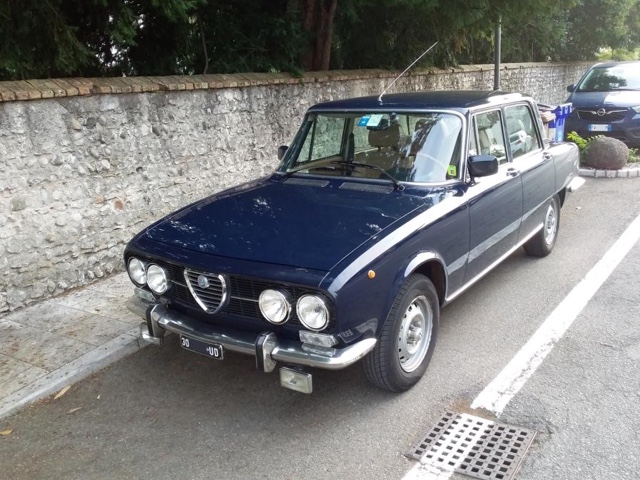 www.targhenere.net/gallery2/wp-content/uploads/2019/11/alfa_romeo_2000_1976_2.jpg