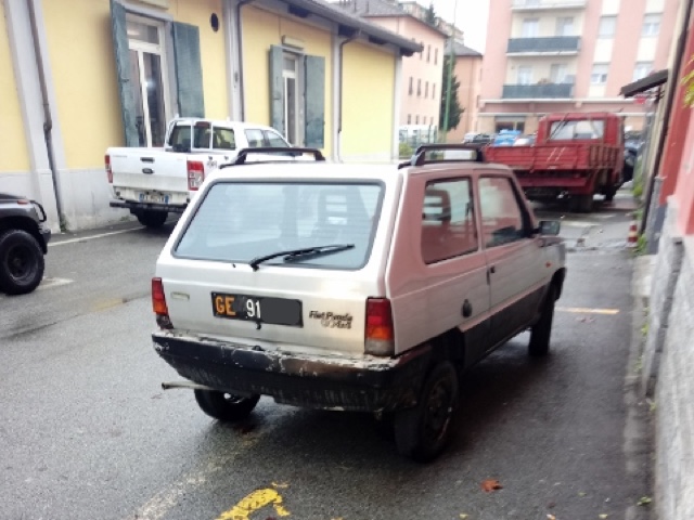 www.targhenere.net/gallery2/wp-content/uploads/2019/12/fiat_panda_4x4_1983_480x640_alfa33_tn48748.jpg