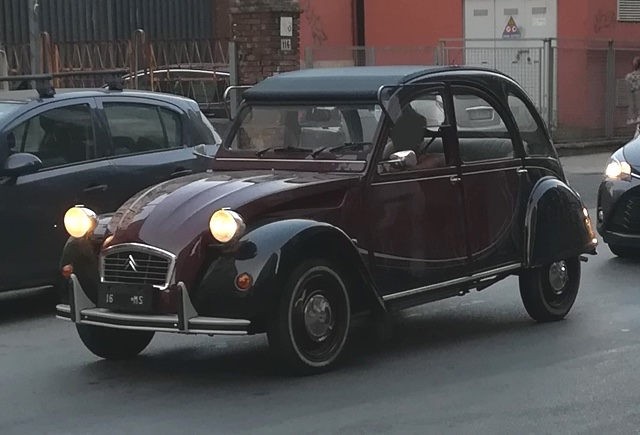 www.targhenere.net/gallery2/wp-content/uploads/2020/03/citroen_2_cv_6_charleston_2.jpg