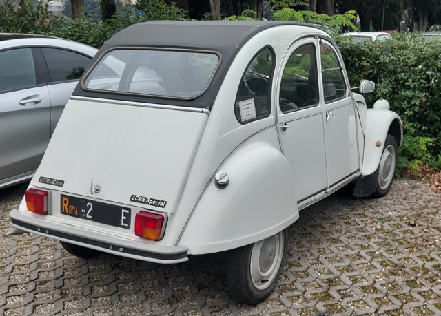 www.targhenere.net/gallery2/wp-content/uploads/2020/04/citroen_2_cv_special_argiuliasuper_tn29648.jpg
