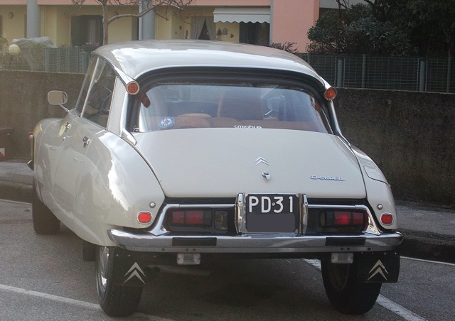 www.targhenere.net/gallery2/wp-content/uploads/2020/06/citroendsuper-1971_siralec_tn47372.jpg