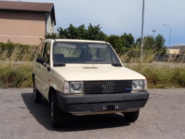 www.targhenere.net/gallery2/wp-content/uploads/2020/06/fiat_panda_30_1983_800x600_alfa33_tn54899.jpg