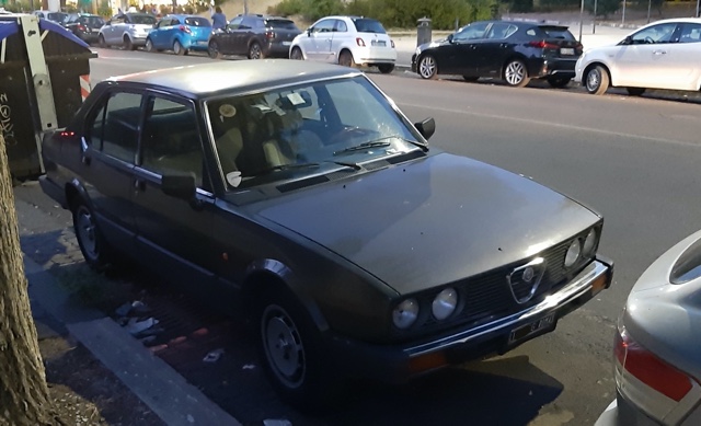 www.targhenere.net/gallery2/wp-content/uploads/2020/07/alfa_romeo_alfetta_quadrifoglio_oro2_argiuliasuper_tn4609.jpg