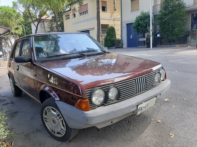 www.targhenere.net/gallery2/wp-content/uploads/2020/08/fiat_ritmo_ra41_fronte.jpg