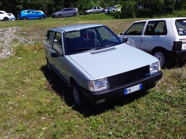 www.targhenere.net/gallery2/wp-content/uploads/2020/10/fiat_uno_es_1985_2012_2.jpg