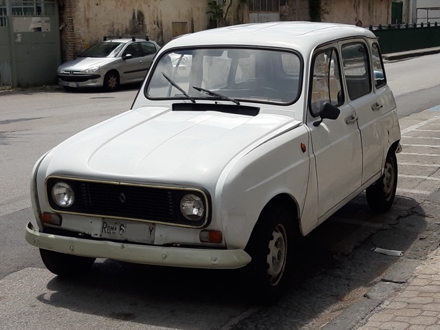 www.targhenere.net/gallery2/wp-content/uploads/2020/11/renault_4-2.jpg