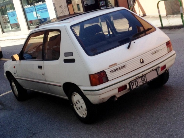 www.targhenere.net/gallery2/wp-content/uploads/2020/12/peugeot205lacostefrabo20201218.jpg