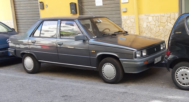 www.targhenere.net/gallery2/wp-content/uploads/2020/12/renault_9_2.jpg