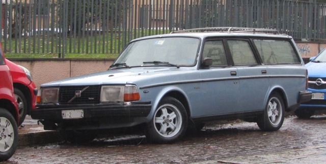 www.targhenere.net/gallery2/wp-content/uploads/2020/12/volvo_240_turbo_sw_classicauto_tn50238.jpg