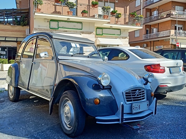www.targhenere.net/gallery2/wp-content/uploads/2021/01/2cv_frontale.jpg