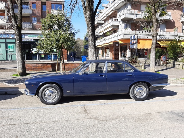 www.targhenere.net/gallery2/wp-content/uploads/2021/02/jaguar_xj_cn48_fianco.jpg