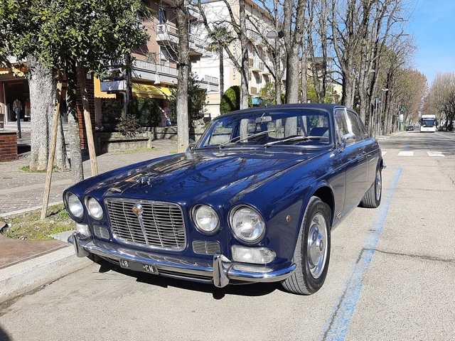 www.targhenere.net/gallery2/wp-content/uploads/2021/02/jaguar_xj_cn48_fronte.jpg