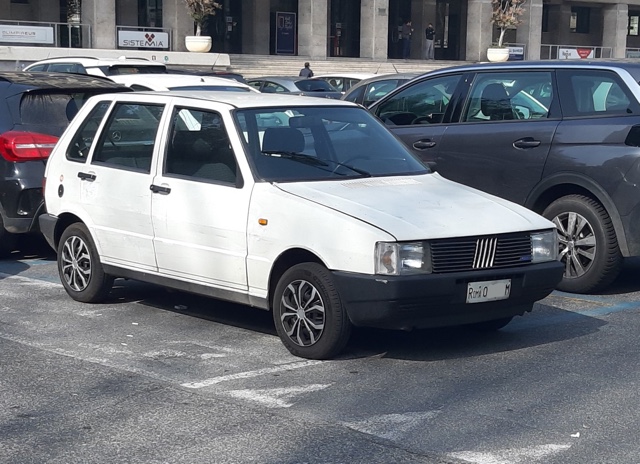 www.targhenere.net/gallery2/wp-content/uploads/2021/03/fiat_uno_d_2.jpg