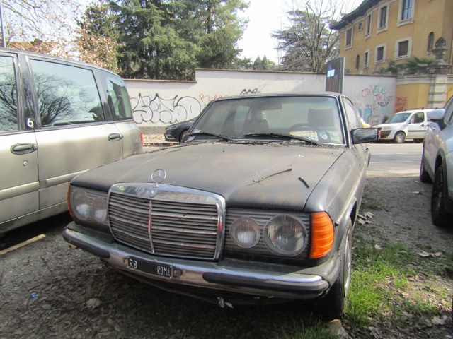 www.targhenere.net/gallery2/wp-content/uploads/2021/03/mercedes-benz_200d_classicauto_tn22571.jpg
