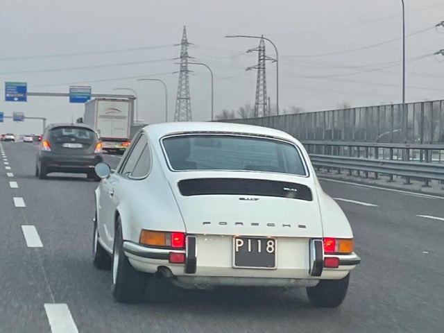 www.targhenere.net/gallery2/wp-content/uploads/2021/03/porsche911_2.jpeg