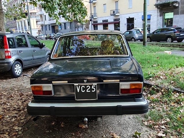 www.targhenere.net/gallery2/wp-content/uploads/2021/03/volvo_144_de_luxe_classicauto_tn20454.jpg