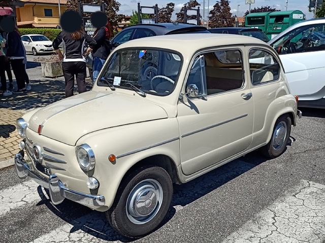 www.targhenere.net/gallery2/wp-content/uploads/2021/05/fiat600_2.jpg
