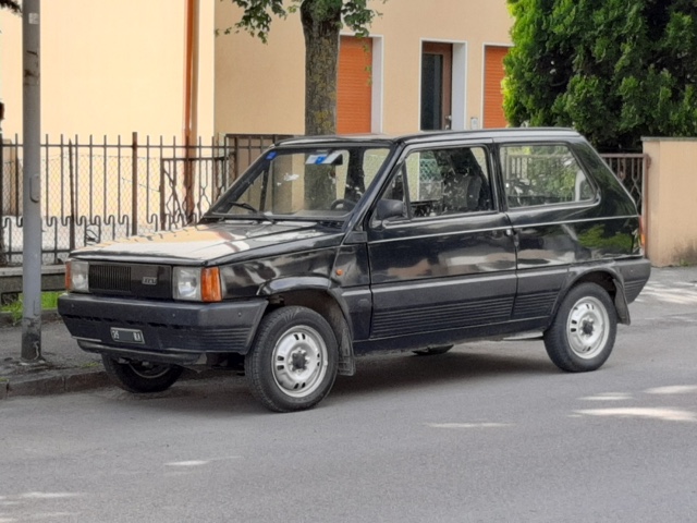 www.targhenere.net/gallery2/wp-content/uploads/2021/05/fiat_panda_ra35_fronte_oinotna_tn38784.jpg