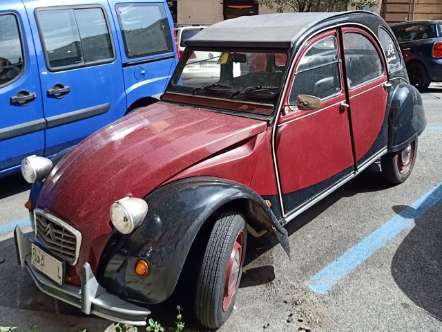 www.targhenere.net/gallery2/wp-content/uploads/2021/06/2cv_frontale.jpg