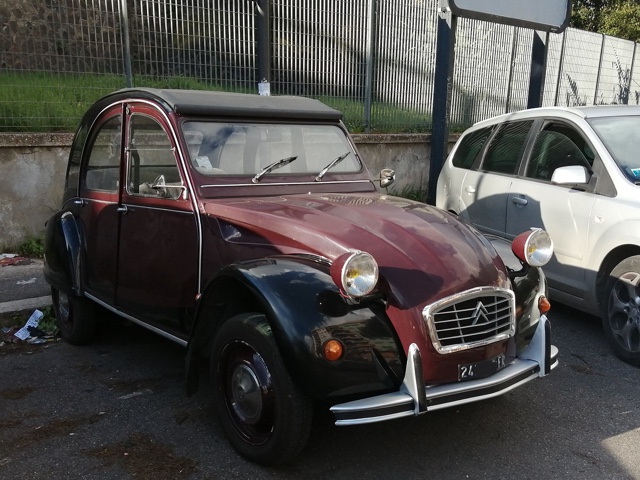 www.targhenere.net/gallery2/wp-content/uploads/2021/06/citroen_2cv6_charleston_1_strabuzov_tn6140.jpg