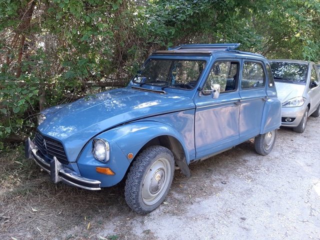 www.targhenere.net/gallery2/wp-content/uploads/2021/07/citroen_dyane_sv23_fronte_oinotna_tn13884.jpg