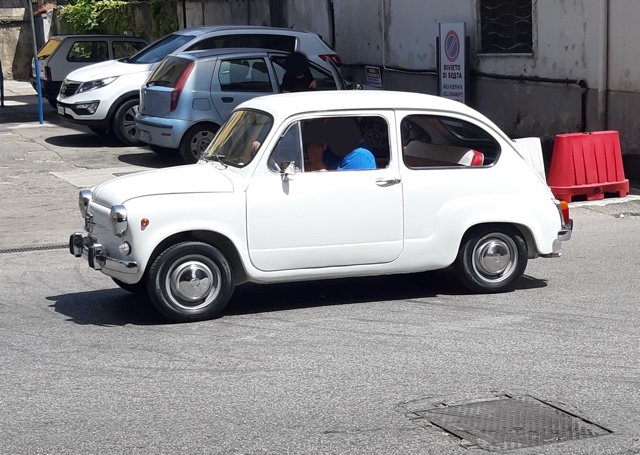www.targhenere.net/gallery2/wp-content/uploads/2021/07/fiat_600_d_3.jpg