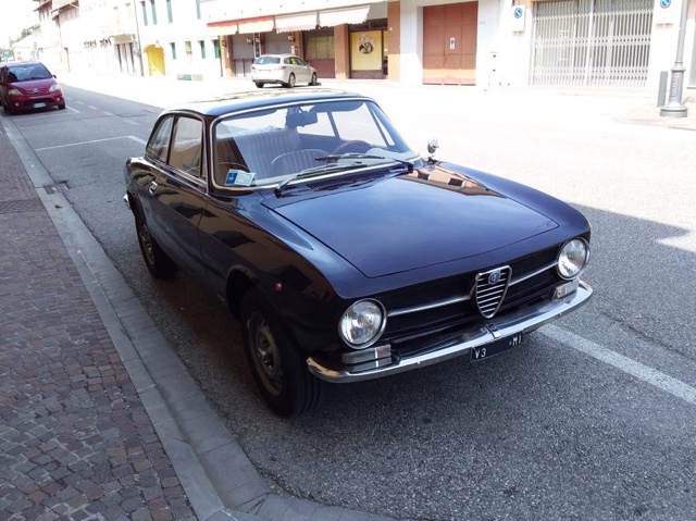 www.targhenere.net/gallery2/wp-content/uploads/2021/08/alfa_romeo_giulia_gt_1300_junior_1974_2.jpg