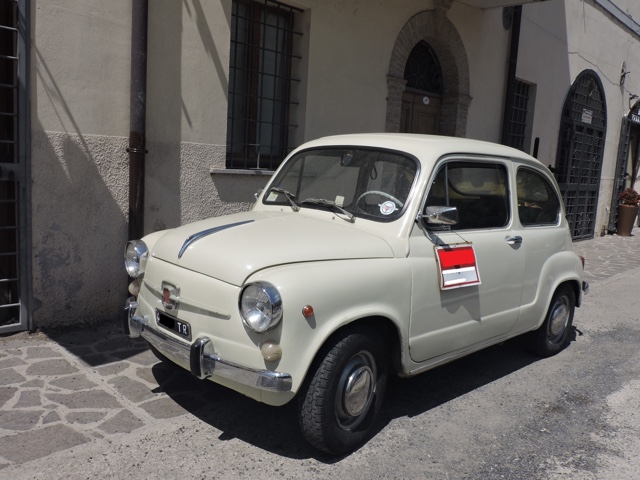 www.targhenere.net/gallery2/wp-content/uploads/2021/08/fiat_600_d_ago21_front.jpg