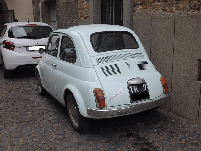 www.targhenere.net/gallery2/wp-content/uploads/2021/09/fiat_500_f_ago21_tr_retro_blowup_tn58322.jpg