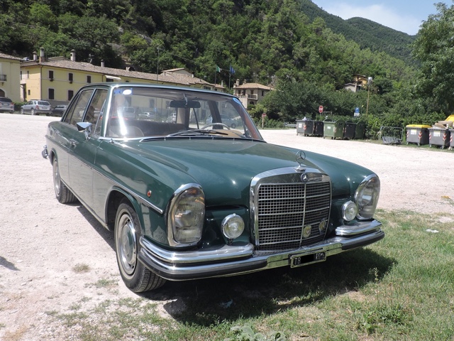 www.targhenere.net/gallery2/wp-content/uploads/2021/09/mercedes_w108_250_se_ago21_front_dx.jpg