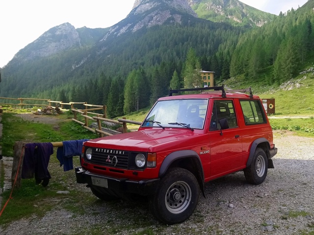 www.targhenere.net/gallery2/wp-content/uploads/2021/09/mitsubishi_pajero_fronte.jpg