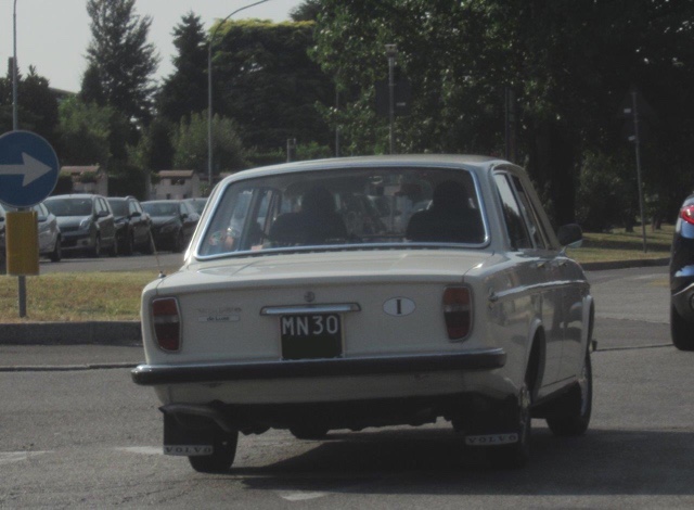 www.targhenere.net/gallery2/wp-content/uploads/2021/09/volvo144_02_ata_tn21130.jpg