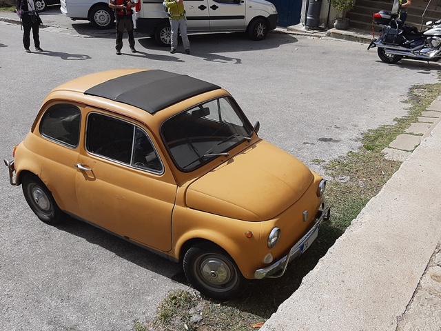 www.targhenere.net/gallery2/wp-content/uploads/2021/10/fiat_500_zaz_fronte_oinotna_tn55268.jpg