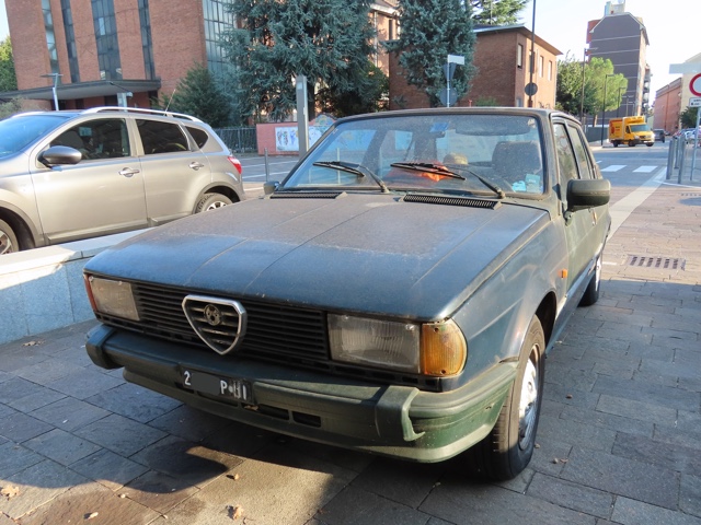 www.targhenere.net/gallery2/wp-content/uploads/2021/10/giulietta_16_mi_ant_classicauto_tn6277.jpg