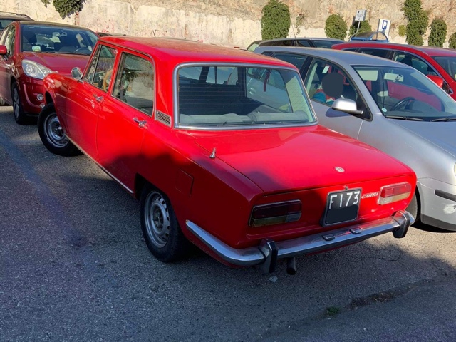 www.targhenere.net/gallery2/wp-content/uploads/2021/11/alfaromeo2000neim_tn20601.jpg