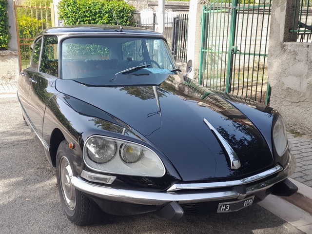 www.targhenere.net/gallery2/wp-content/uploads/2021/11/citroen_ds_21_tonymura.jpg