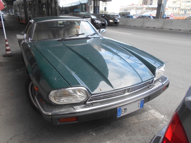 www.targhenere.net/gallery2/wp-content/uploads/2021/11/jaguar_xj_s_set21_retro_front.jpg