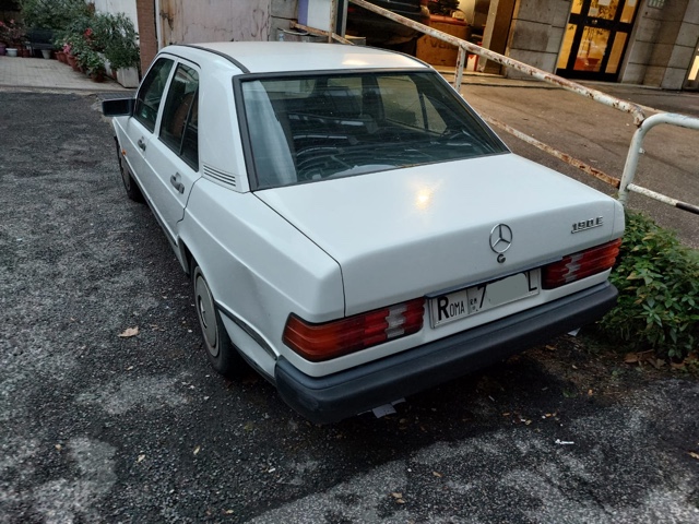 www.targhenere.net/gallery2/wp-content/uploads/2021/11/mercedes190_bue_tn56833.jpg