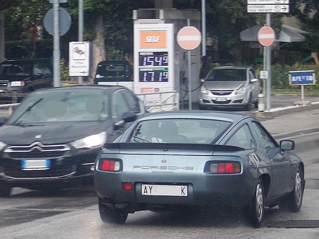 www.targhenere.net/gallery2/wp-content/uploads/2021/11/porsche928s-te1998_siralec_tn60105.jpg