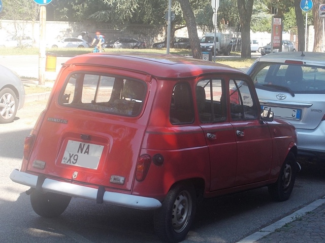 www.targhenere.net/gallery2/wp-content/uploads/2021/11/renault4tl-1992_siralec_tn59137.jpg