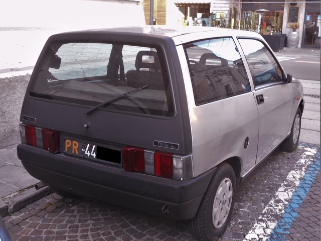 www.targhenere.net/gallery2/wp-content/uploads/2021/12/autobianchi_y10_dic21_retro_blowup_tn30400.jpg