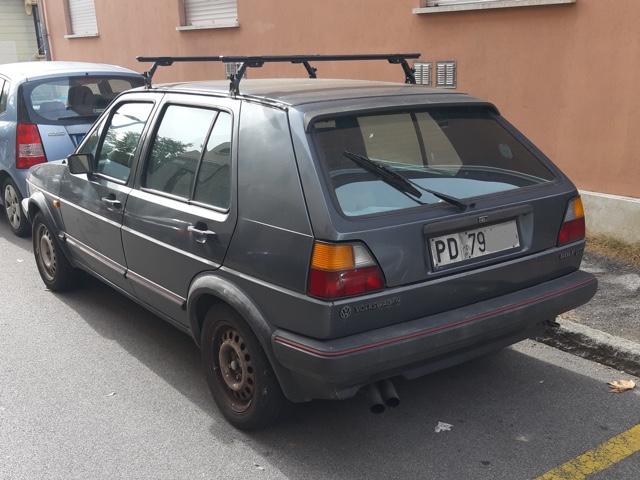 www.targhenere.net/gallery2/wp-content/uploads/2021/12/volkswagen_golf_gti_1_argiuliasuper_tn59336.jpg