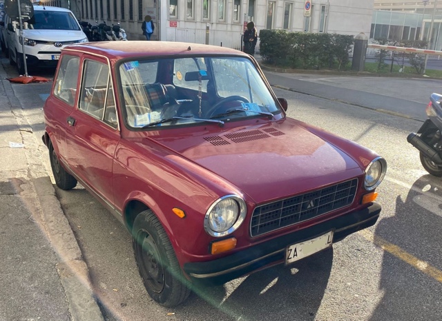 www.targhenere.net/gallery2/wp-content/uploads/2022/02/anteriore_autobianchi_a112_e_enricovale_tn41547.jpg